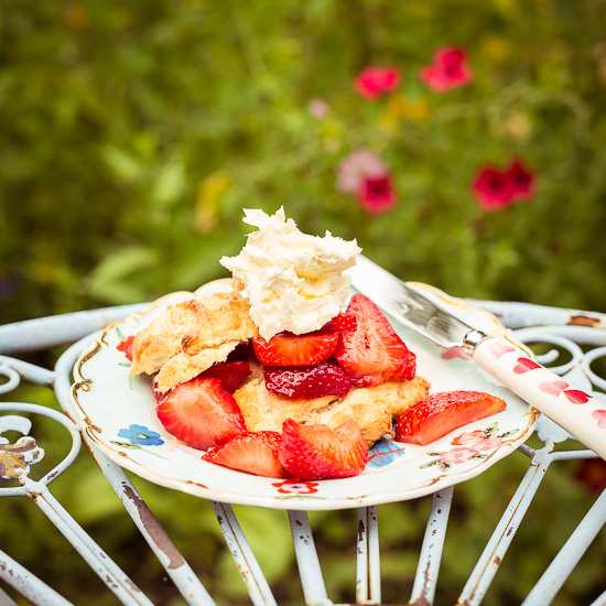 Strawberry Shortcakes mit Erdbeeren und Clotted Cream - Cute Cottage ...